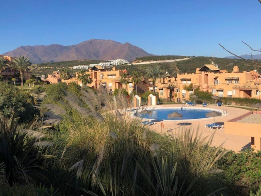 Schoenes Penthouse Mit Meerblick Pura Vida Bahia de Casares Luaran gambar