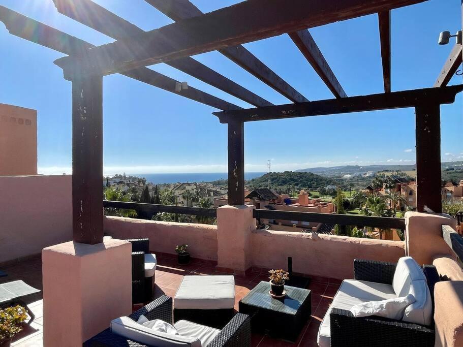 Schoenes Penthouse Mit Meerblick Pura Vida Bahia de Casares Luaran gambar