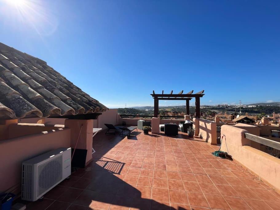 Schoenes Penthouse Mit Meerblick Pura Vida Bahia de Casares Luaran gambar