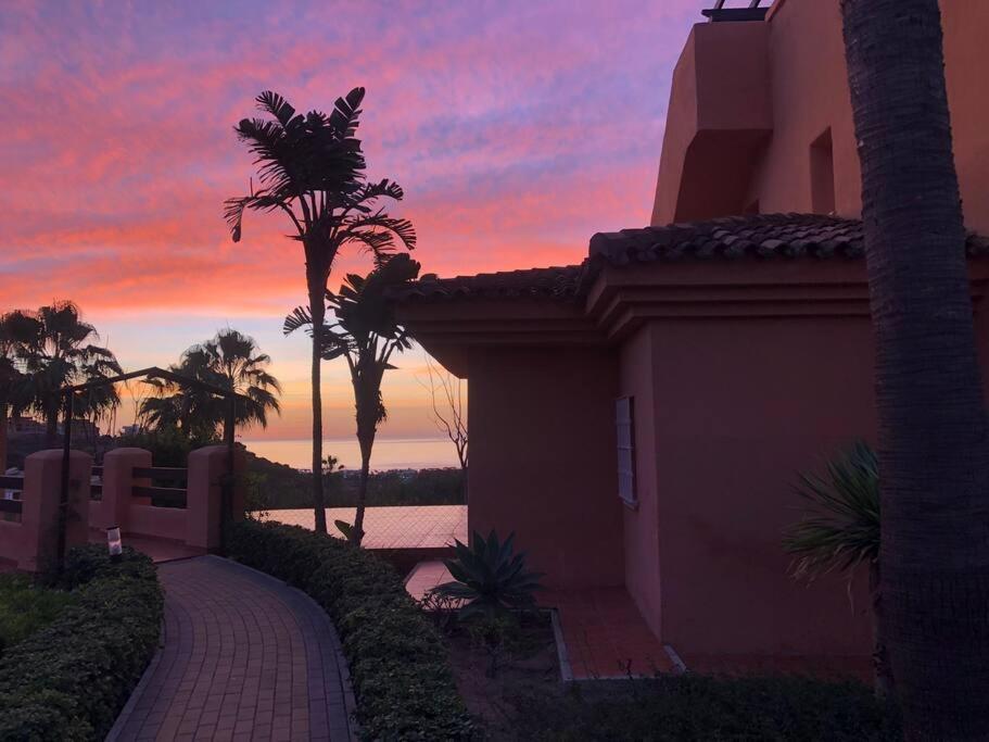 Schoenes Penthouse Mit Meerblick Pura Vida Bahia de Casares Luaran gambar