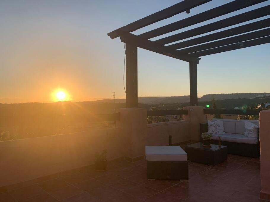 Schoenes Penthouse Mit Meerblick Pura Vida Bahia de Casares Luaran gambar